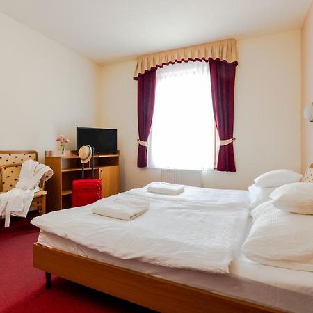 Hotel Imperial Gyogyszallo Es Gyogyfurdo Кишкьорьош Екстериор снимка