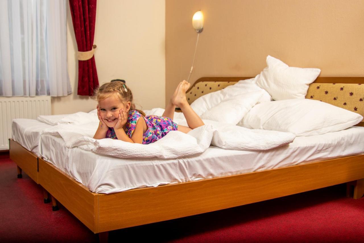 Hotel Imperial Gyogyszallo Es Gyogyfurdo Кишкьорьош Екстериор снимка