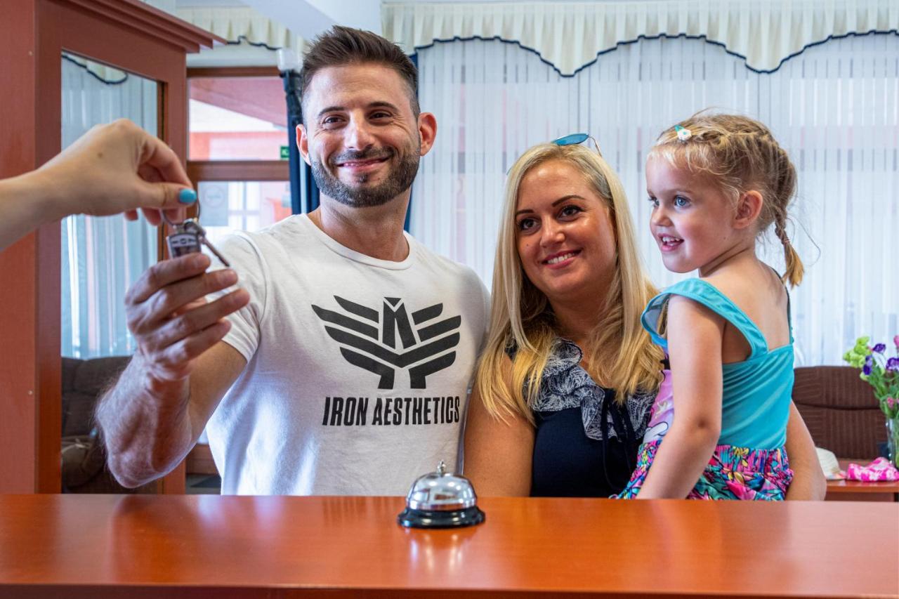 Hotel Imperial Gyogyszallo Es Gyogyfurdo Кишкьорьош Екстериор снимка