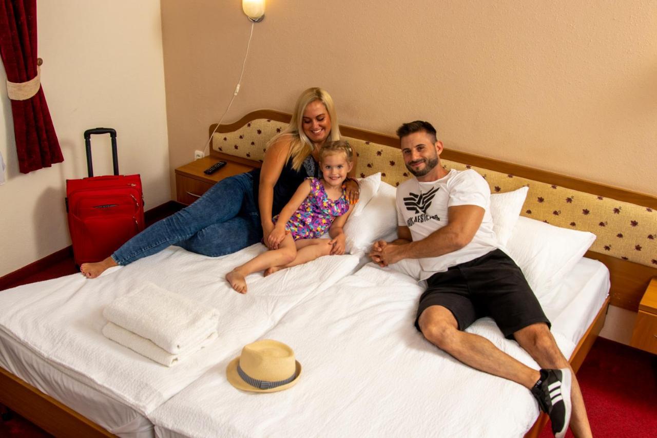 Hotel Imperial Gyogyszallo Es Gyogyfurdo Кишкьорьош Екстериор снимка